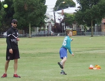 Thomas King shows his throwing style to our resident expert Michael Ozbun.