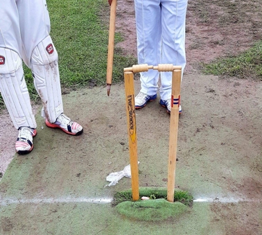 Jatinder Singh was bowled - but the bails didn't dislodge!