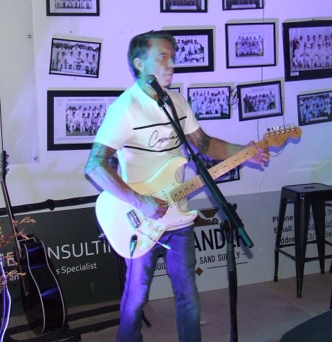 Rick Gauci provided excellent music and entertainment for the event, playing on our newly-constructed stage funded by the Life Members.