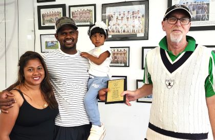 Tuffy and his family receive the plaque from Life Member Kevin Gardiner.